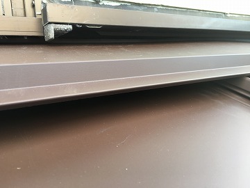 下屋根カバー工事の様子