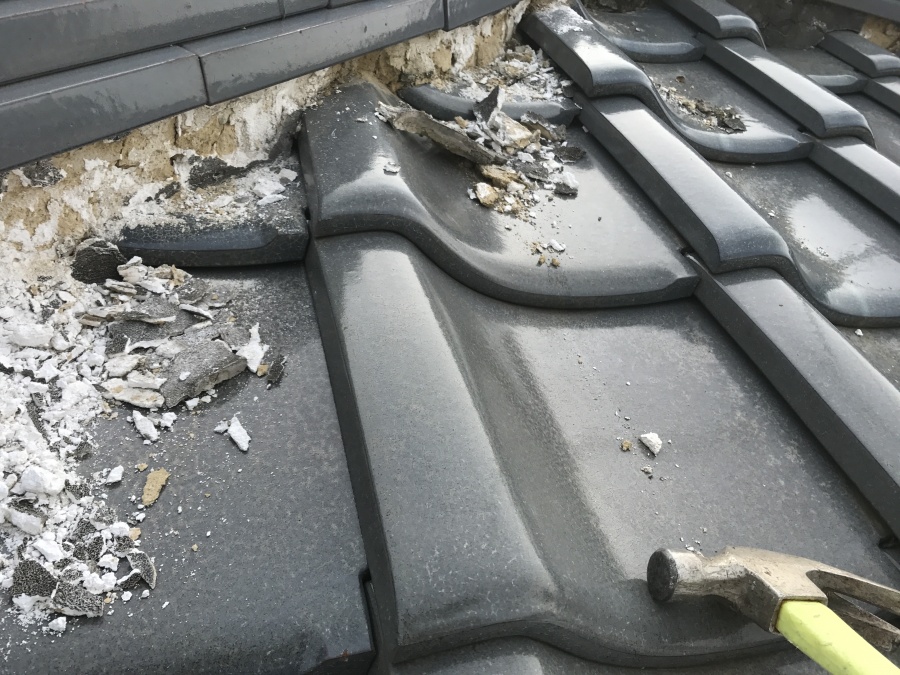 漆喰詰め直し工事　漆喰剥がし