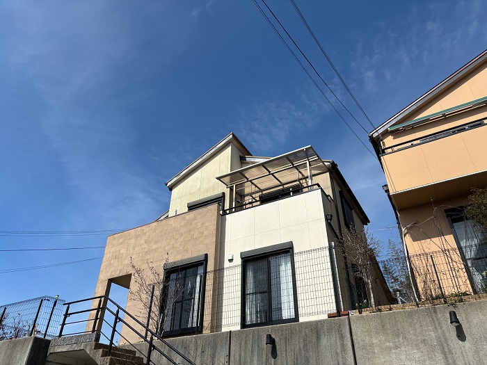箕面市｜工事内容を公開！2階建てサイディング外壁リフォーム｜日本ペイント塗料を使用
