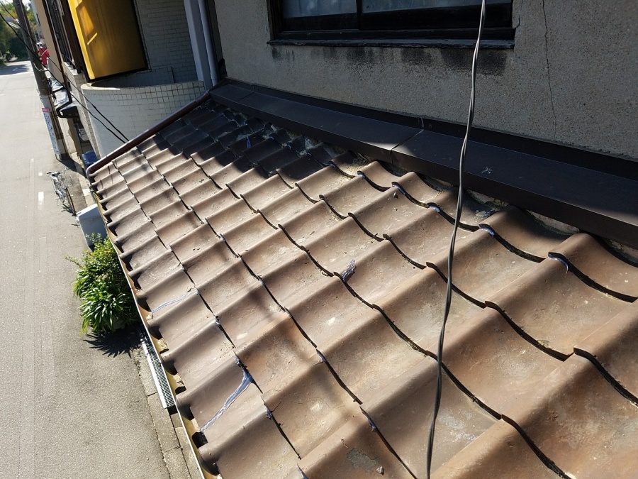 下屋根の瓦復旧