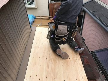 下屋根補強用、構造用合板の施工