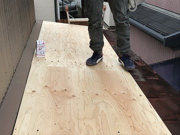 下屋根補強用、構造用合板の施工