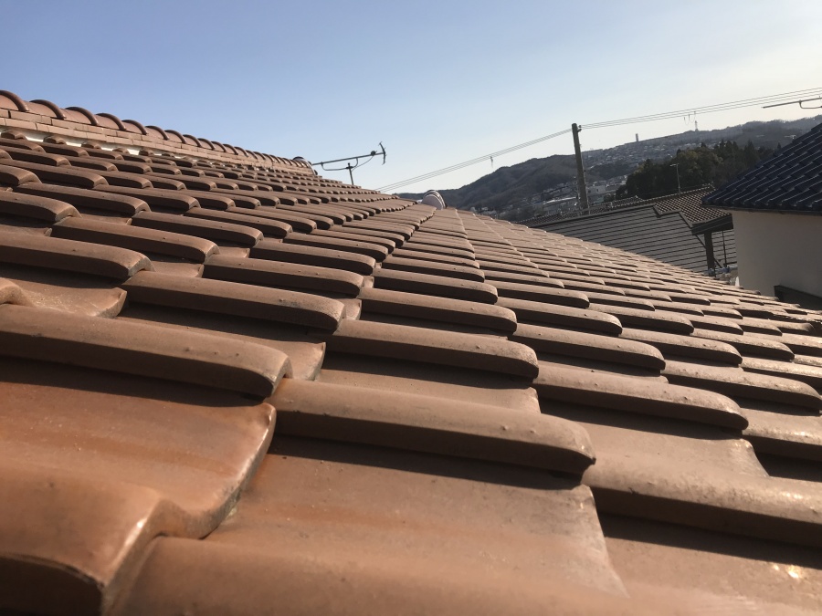 瓦を横から見た様子