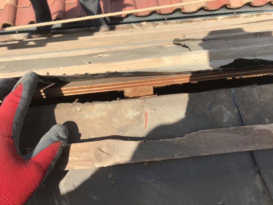 屋根葺き替え工事　垂木工事