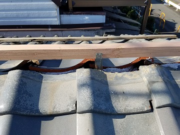 防災棟用垂木を留めつけた様子