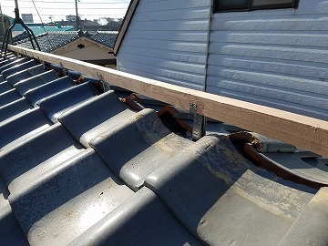 防災棟用垂木を留めつけた様子