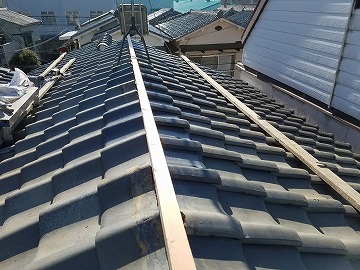 防災棟用垂木を留めつけた様子