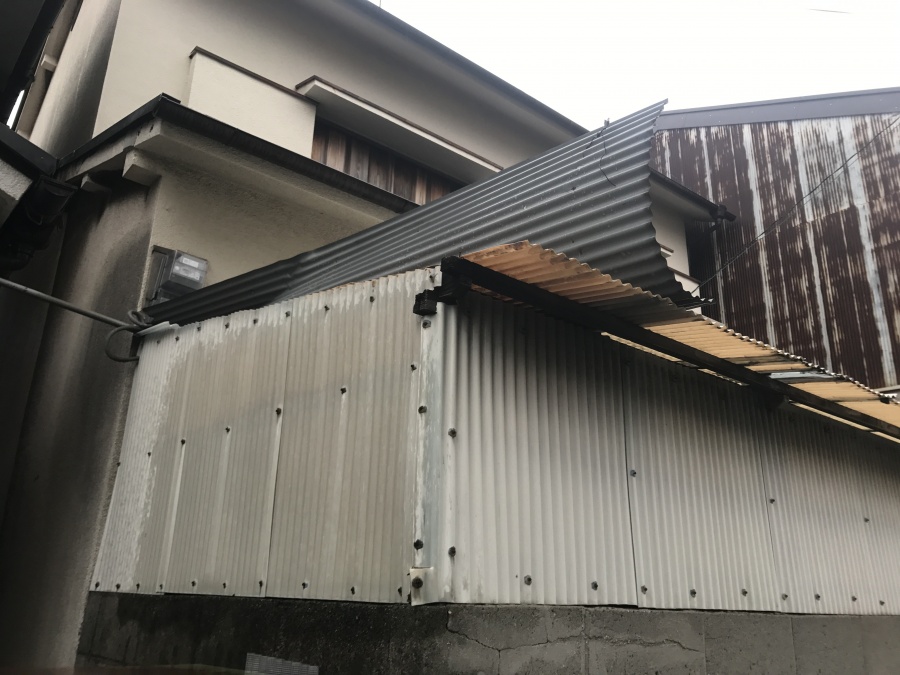 既存の塩ビ波板の状態