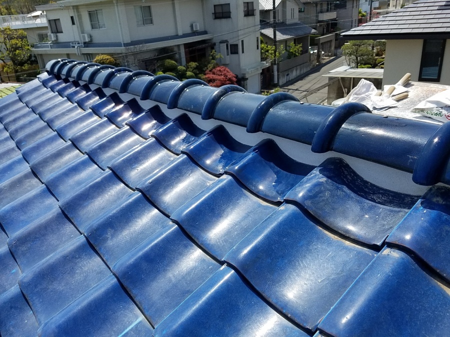 新しい棟瓦の完成