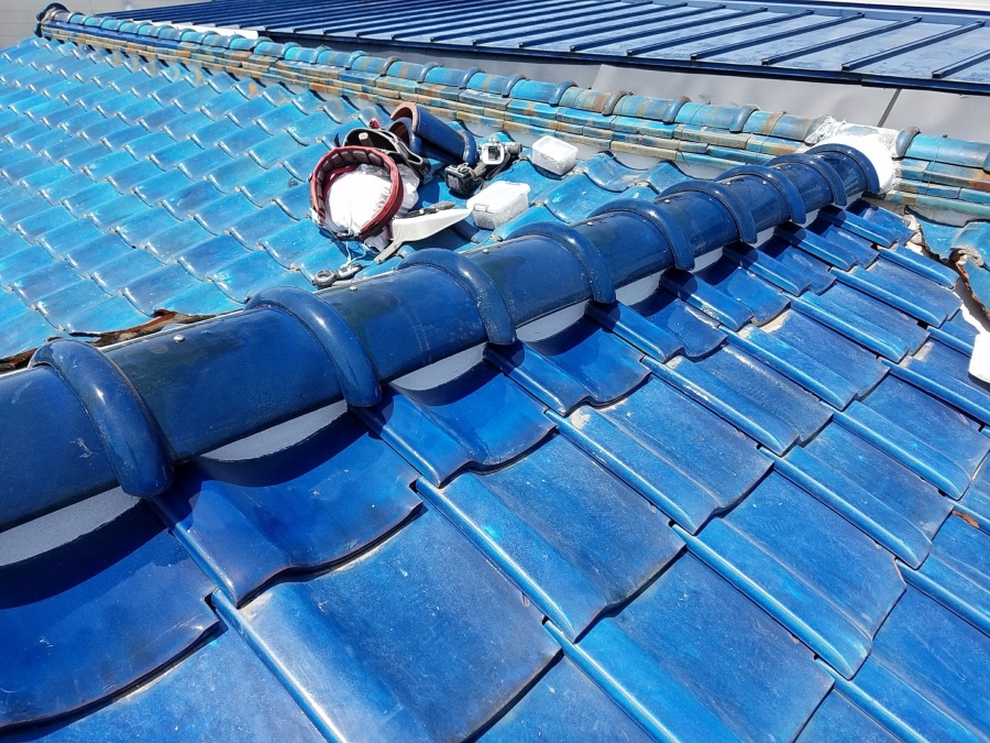 新しい棟瓦の完成