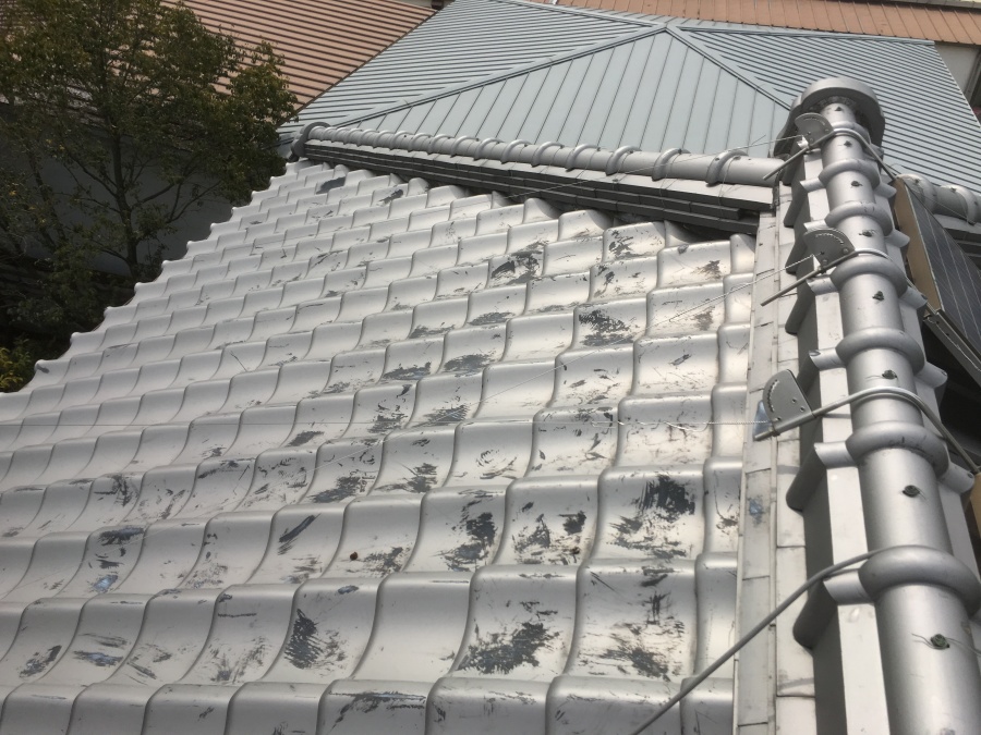 吹田市。瓦屋根調査。軽い屋根材で建物の負担を軽減することを検討。