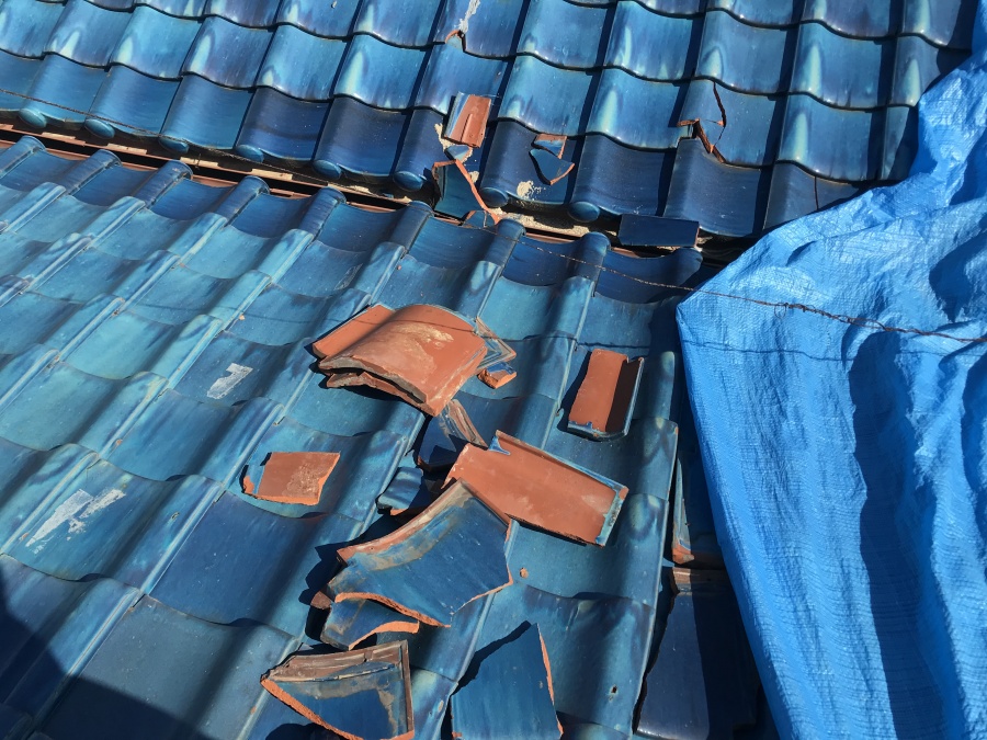 台風で落下した瓦屋根