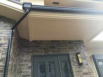 樋とサイディングボードの外壁塗装完了