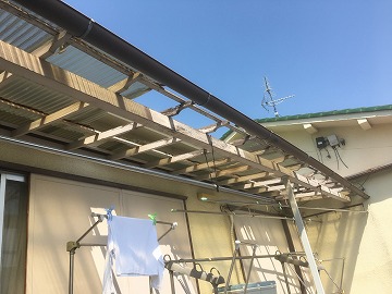 割れた波板ポリカ