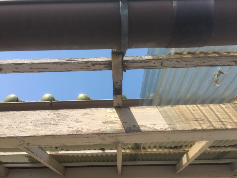 破損したポリカ波板