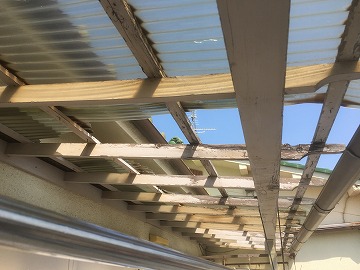 割れた波板ポリカ