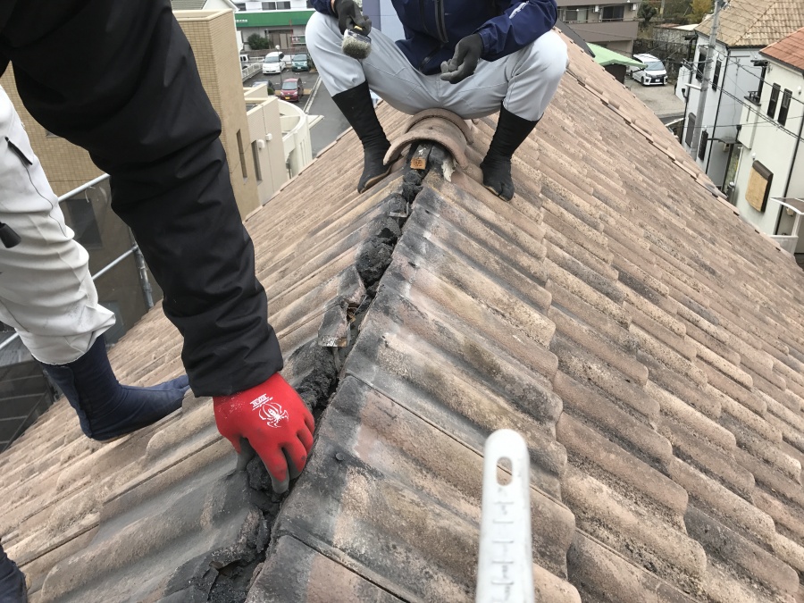 棟積み替え工事　葺き土の撤去