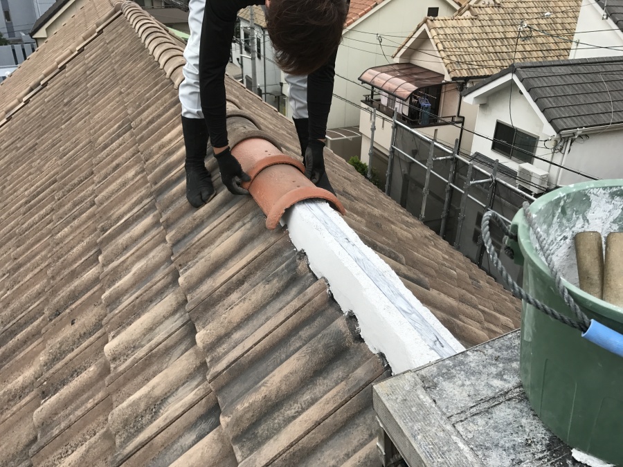 棟詰め替え工事　棟瓦施工