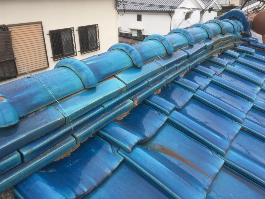 崩れている棟瓦