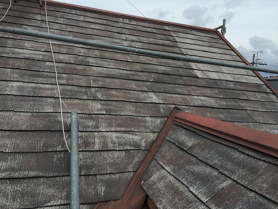 高圧洗浄後のスレート屋根(乾燥後)