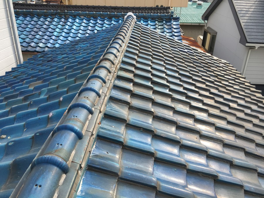 大阪市 不要になった太陽熱温水器の撤去！傷んだ瓦屋根の部分補修も