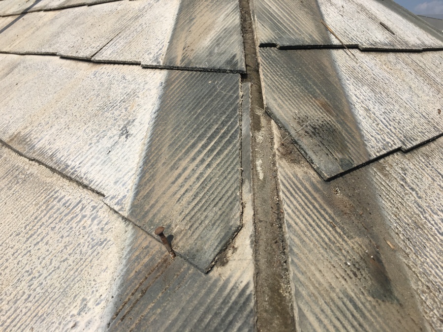 屋根カバー工事　水切り板金の施工　棟木撤去後