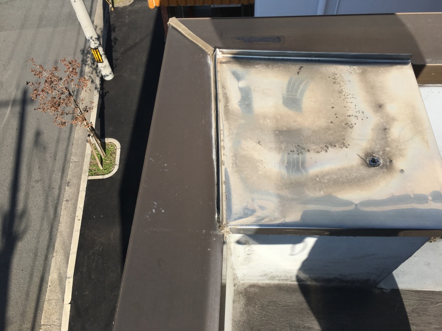 下屋根の雨漏り調査　