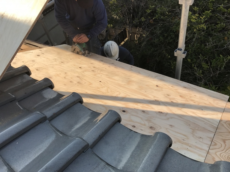 庇屋根の下地構造用合板