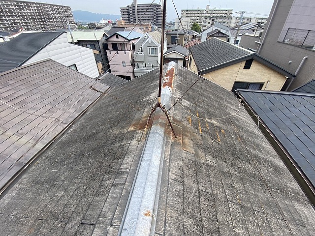 色褪せたコロニアル屋根