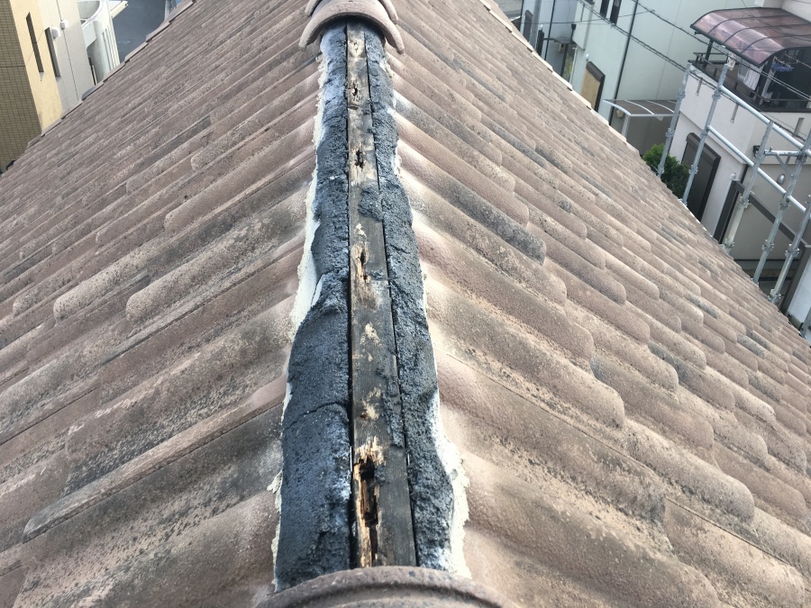 既存棟　棟瓦撤去