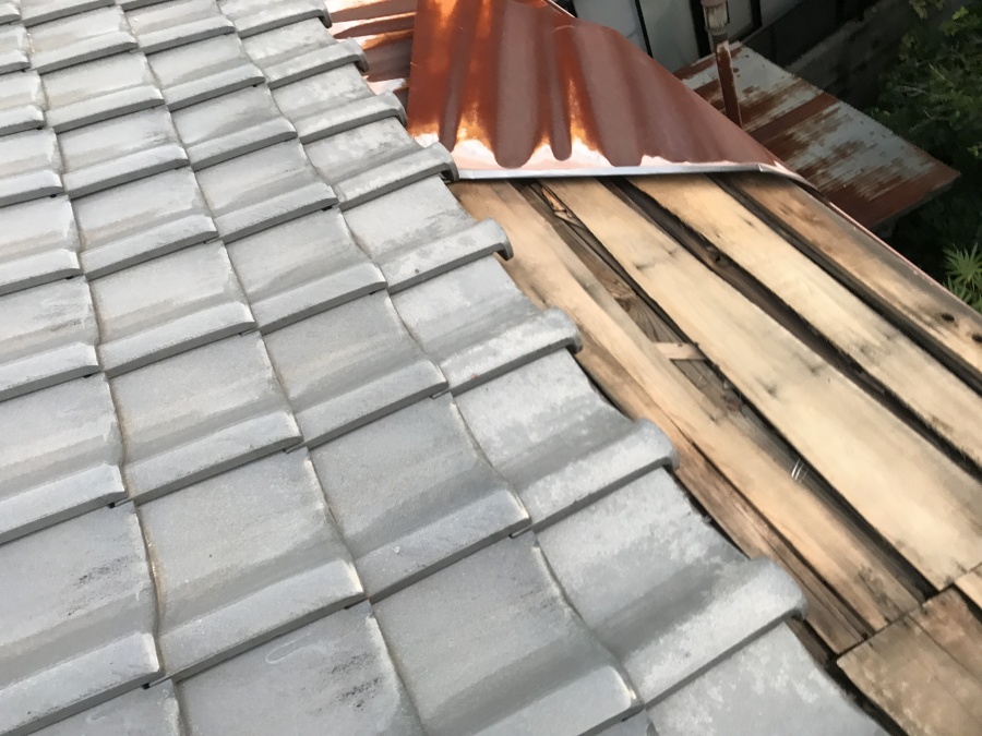 施工前の庇屋根の調査