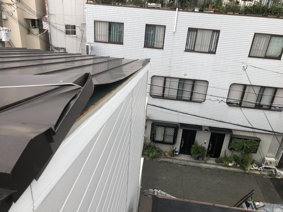 豊中市にて板金屋根の風災被害