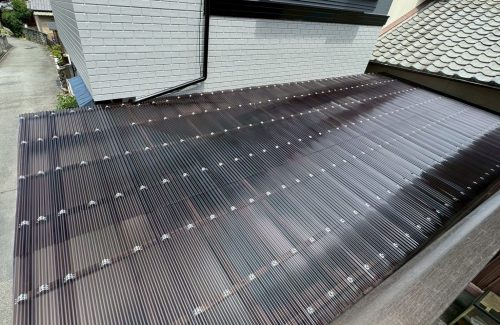 波板を貼り替えた写真