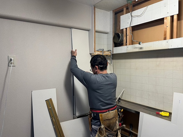 大阪市住吉区 キッチンパネルの増し張り工事！費用を抑えたキッチン  