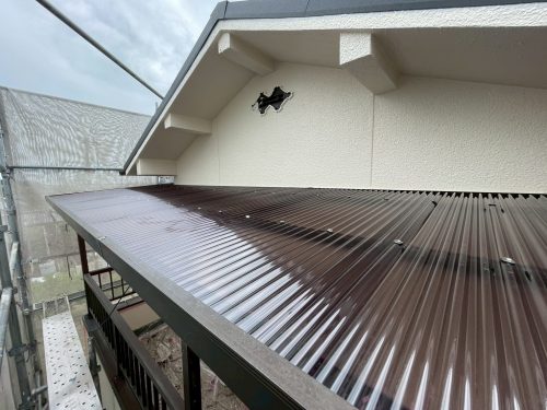 貼り替えた波板