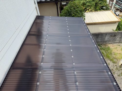 波板貼り替え工事が完了した写真