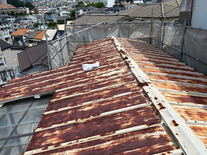 箕面市｜金属屋根の雨漏り