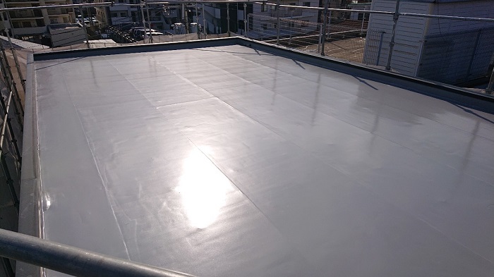 大阪市｜屋上に水が溜まる原因とは？2階建て店舗の雨漏り調査事例