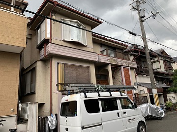 茨木市 築20年の中古物件で雨漏り発生！土砂降りの時だけ雨漏りするのはなぜ？