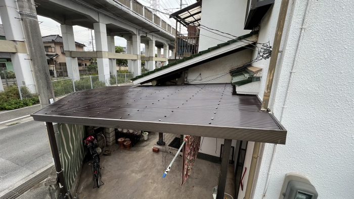 枚方市｜ガレージ屋根の修理！劣化した波板の貼り替えをご検討の方へ