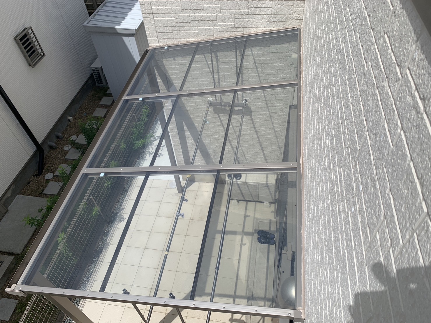 大阪市｜テラス屋根が原因の雨漏りを解決！現場調査から修理方法まで詳しく解説