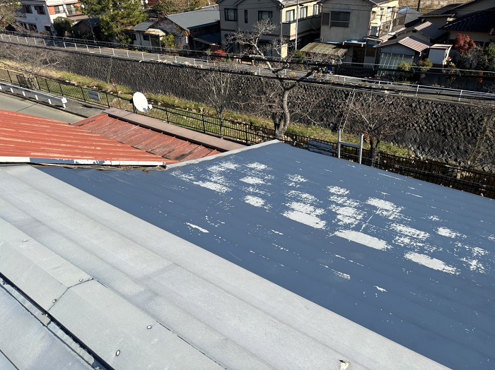高槻市｜連棟住宅の屋根から雨漏り！専門業者が無料で原因調査します