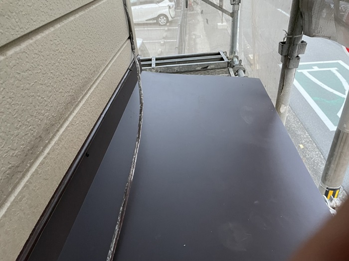 豊中市｜庇屋根リフォーム事例！劣化したトタン屋根を新しく張り替え