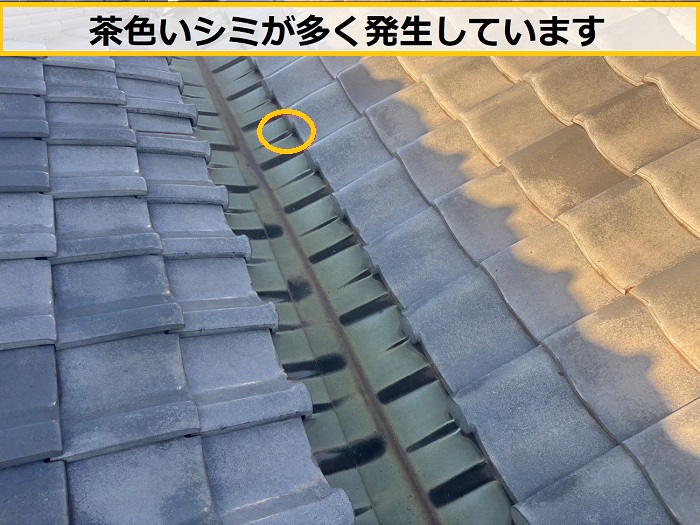 豊中市｜瓦屋根の雨漏り原因で多い谷板の劣化とは？銅板製の谷板を無料診断！必要な修理方法を解説