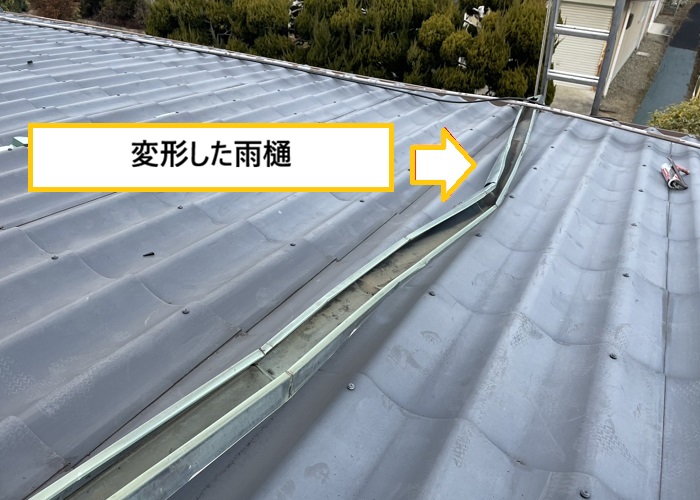 吹田市｜変形した銅製雨樋を塩ビ管へ取替工事！