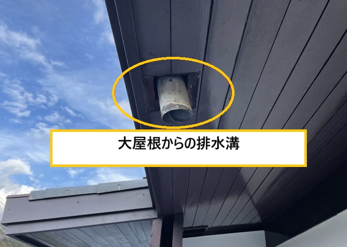 吹田市｜変形した銅製雨樋を塩ビ管へ取替工事！