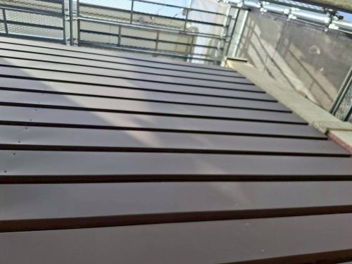 ベランダ外壁を板金カバーした様子