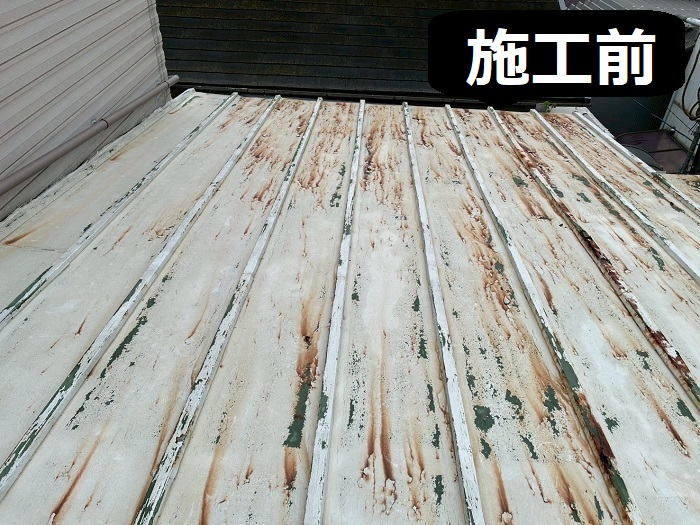 吹田市でテナントの屋根葺き替え工事を行う前の様子