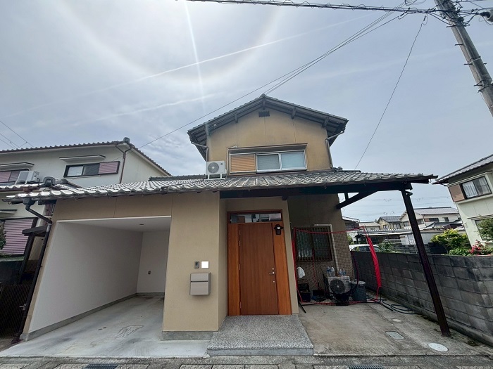 池田市で日本ペイントのパーフェクトトップを用いて木造戸建ての外壁リフォームを行う前の様子