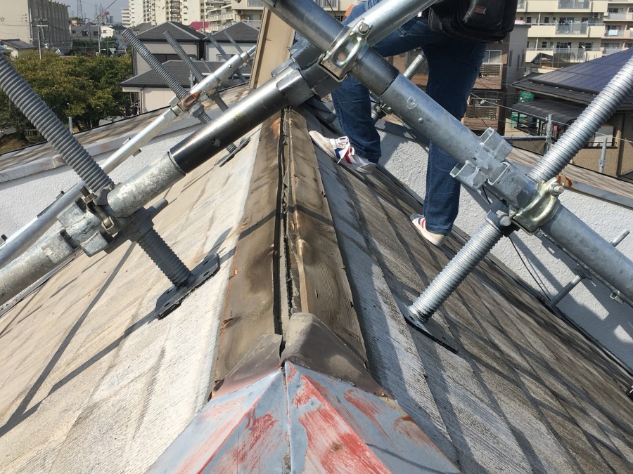 棟板金を撤去